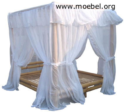 Himmelbett aus Bambus, mit Vorhang