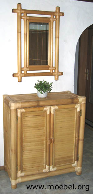 Schrank und Spiegel aus Bambus