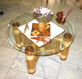 Bambusmöbel / Tische für Wohnzimmer aus Bambusrohr, Platte aus Glas mit Fassettenschliff ---> www.bambusmoebel.at